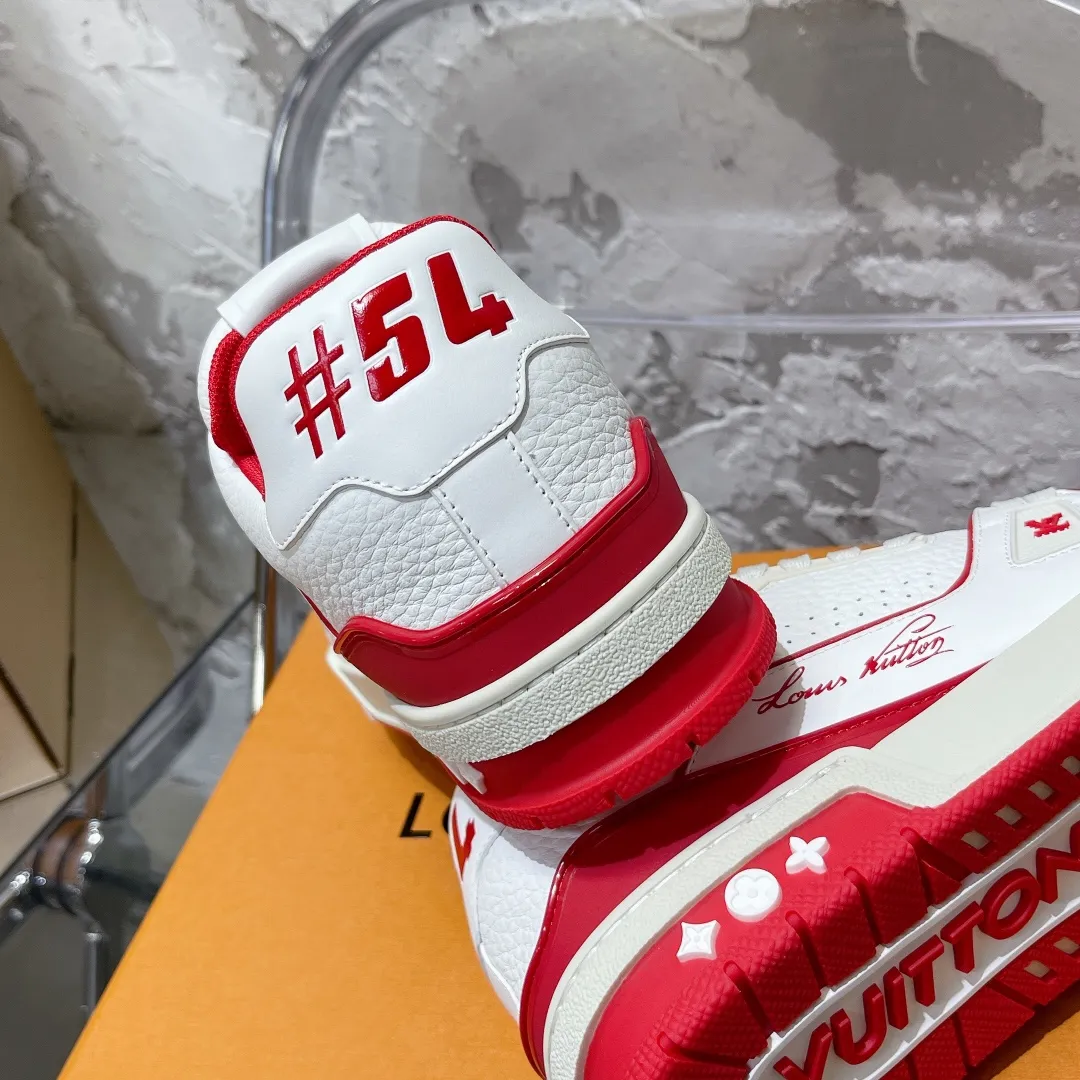 P840👟👟 Couple code #𝐋𝐨𝐮𝐢𝐬𝐕𝐮𝐢𝐭𝐭𝐨𝐧 Ceiling purchase level! 𝐋𝐕 trainer "Limited series of casual sports basketball shoes for couples. Super fun, super childlike, crazy exciting💗Please distinguish from the currency in the market🙅🏻‍♀️ Ceiling level purchasing agency Full set of exquisite airplane box packaging Please look for our quality‼️ Please pay attention to distinguish the currency materials in the market! Original custom-made embossed grained calfskin for the upper (non-market superfiber leather) Everyone needs to distinguish) symmetrical old pattern washed denim, custom-made breathable mesh lining, TPU suction mold outsole. The material details and workmanship are top-notch! Comes with exclusive exquisite gift box packaging 🎁 SIZE: 35-44 (Male 38&45 46 customized)